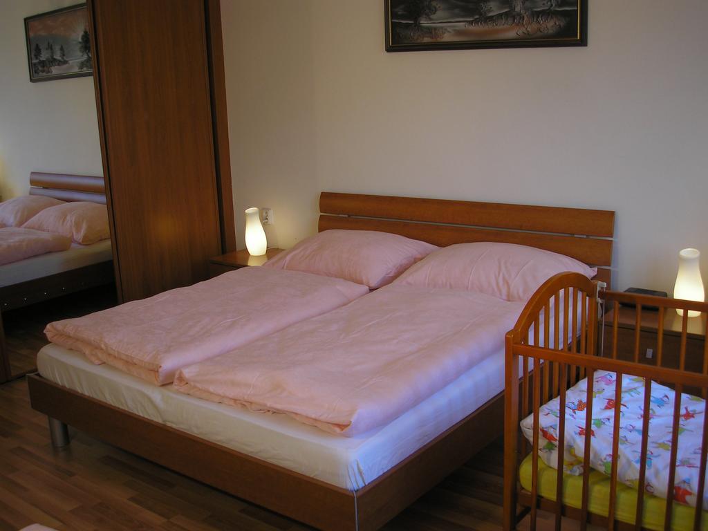 Vacation Apartment Up To 10 Bratislava Phòng bức ảnh